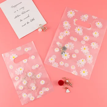 50 adet / grup Küçük Plastik Torba Sevimli Küçük Papatya Mini hediye keseleri Şeffaf Çerez Şeker Gıda Çantası İş